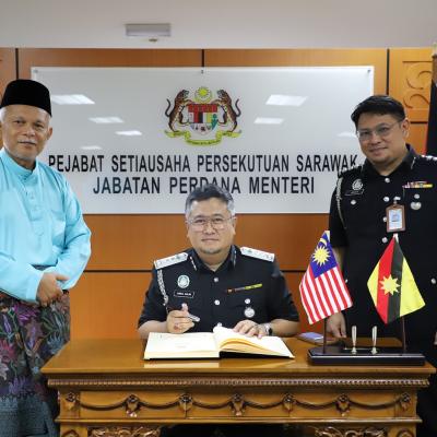 18 April 2023 - Kunjungan Hormat Daripada Pengarah Jabatan Imigresen Malaysia Negeri Sarawak