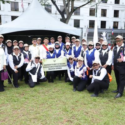 11 Oktober 2025, Sabtu - Menghadiri Istiadat Perbarisan Dan Rapat Raksasa bersempena dengan Sambutan Perayaan Hari Lahir Ke - 79 Tuan Yang Terutama Yang di-Pertua Negeri Sarawak, Tun Pehin Sri Dr. Haji Wan Junaidi bin Tuanku Jaafar.