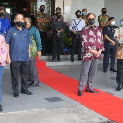 26 FEBRUARI 2022 - MENYAMBUT KETIBAAN YANG AMAT BERHORMAT DATO' SRI ISMAIL SABRI BIN YAAKOB, PERDANA MENTERI MALAYSIA DI LAPANGAN TERBANG ANTARABANGSA KUCHING