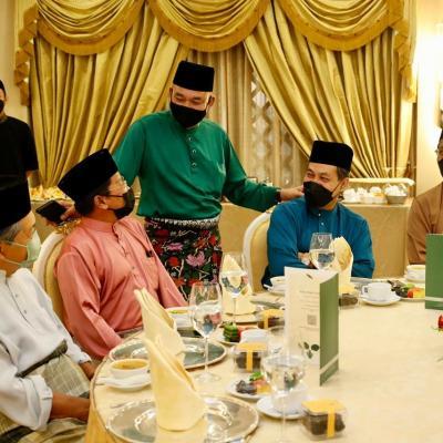 4 APRIL 2022 - MENGHADIRI MAJLIS BERBUKA PUASA SERTA SOLAT BERJEMAAH MAGHRIB, ISYAK DAN TARAWIH DI ASTANA NEGERI SARAWAK