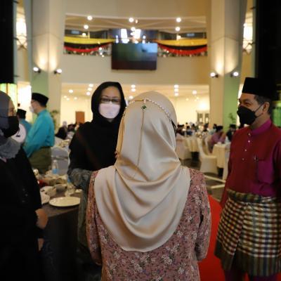 5 APRIL 2022 - MAJLIS BERBUKA PUASA, SOLAT BERJEMAAH MAGHRIB, ISYA DAN SUNAT TARAWIH, YAB PREMIER SARAWAK BERSAMA PENJAWAT AWAM NEGERI DAN PERSEKUTUAN