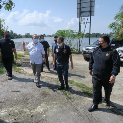 21 APRIL 2022 - MENGHADIRI PROGRAM ZIARAH RAMADAN SERTA GOTONG ROYONG BUBUR LAMBUK BERSAMA KOMUNITI SETEMPAT DAN PEMIMPIN TEMPATAN DI RIVERVIEW HOMESTAY, KUCHING