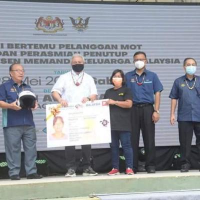 28 MEI 2022 - MENGHADIRI PROGRAM HARI BERTEMU PELANGGAN MOT DAN PERASMIAN PENUTUP BANTUAN LESEN MEMANDU KELUARGA MALAYSIA DI TAMAN AWAM LAWAS