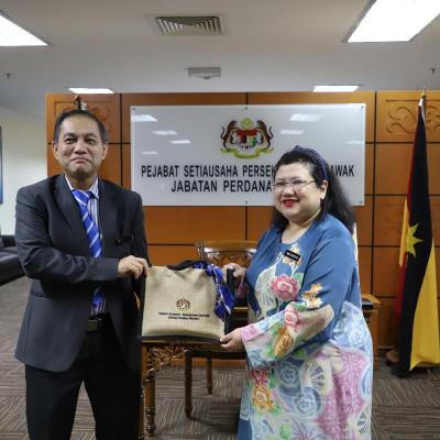 14 JUN 2022 - MENERIMA KUNJUNGAN HORMAT DARIPADA YBHG. DATUK WAN SURAYA BINTI WAN MOHD RADZI, KETUA PEGAWAI EKSEKUTIF, INSTITUT INTEGRITI MALAYSIA (IIM)