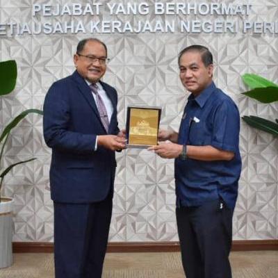 27 JULAI 2022 - MENGADAKAN KUNJUNGAN HORMAT KEPADA SETIAUSAHA KERAJAAN NEGERI PERLIS, YBHG. DATUK SERI HJ. HASNOL ZAM ZAM BIN HJ AHMAD