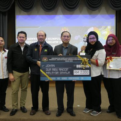 2 OGOS 2022 - MAJLIS PENUTUPAN DAN PENYAMPAIAN HADIAH KONVENSYEN KUMPULAN INOVATIF DAN KREATIF (KIK) PERINGKAT JABATAN & AGENSI PERSEKUTUAN SARAWAK, AUDITORIUM TINGKAT 17 BANGUNAN SULTAN ISKANDAR