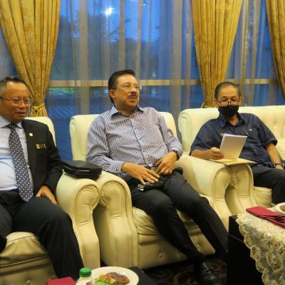 5 OGOS 2022 - Menyambut Ketibaan YBhg. YBhg. Tan Sri Dato’ Seri Mohd Zuki Bin Ali, Ketua Setiausaha Negera (KSN), YBhg. Dato’ Sollehhuddin Alyubi Bin Zakaria, Timbalan Ketua Setiausaha Kanan (TKSUK) serta rombongan sempena Program Jelajah Aspirasi Keluarg