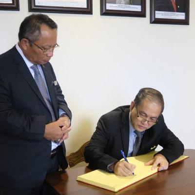 13 SEPTEMBER 2022 - Kunjungan hormat kepada YB. Dato Sri Haji Mohamad Abu Bakar Bin Marzuki, Setiausaha Kerajaan Negeri Sarawak sebelum persaraan wajib saya yang akan berkuat kuasa pada 26 September 2022.