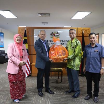 13 April 2023 - Kunjungan Hormat Daripada Pengarah Lembaga Pemasaran Pertanian Persekutuan (FAMA) Negeri Sarawak 