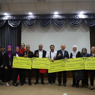 23 Mei 2023 - Majlis Penyerahan Bantuan Program Hal Ehwal Kesatuan Sekerja (PHEKS) Sarawak 