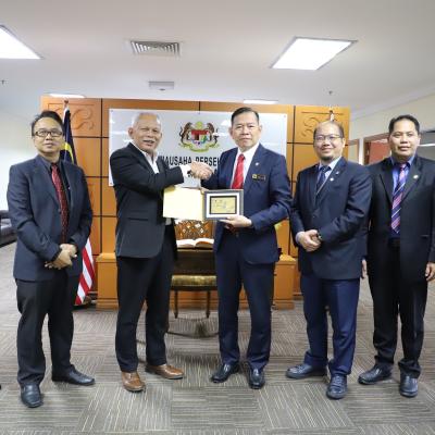 12 Oktober 2023 - Kunjungan Hormat Daripada Timbalan Setiausaha Kerajaan Sarawak (Perancangan Ekonomi Dan Pembangunan)