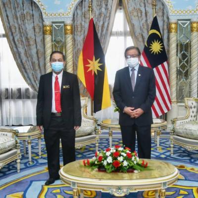 14 APRIL 2021 – KUNJUNGAN HORMAT KEPADA YAB DATUK PATINGGI (DR) ABANG HAJI ABDUL RAHMAN ZOHARI BIN TUN DATUK ABANG HAJI OPENG, KETUA MENTERI SARAWAK (Foto oleh Pejabat Ketua Menteri Sarawak)