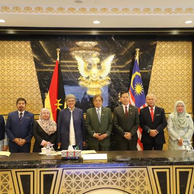 19 Disember 2023 - Kunjungan Hormat Kepada YAB Premier Sarawak Bersama YB Timbalan Menteri Ekonomi