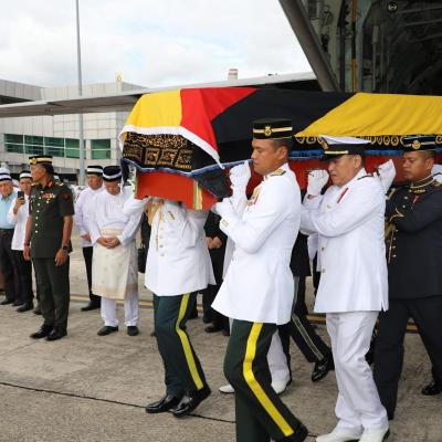 21 Februari 2024 -  Ketibaan Jenazah Allahyarham Mantan Tuan Yang Terutama Yang di-Pertua Negeri Sarawak Tun Pehin Sri Abdul Taib Mahmud Di Lapangan Terbang Antarabangsa Kuching (LTAK)