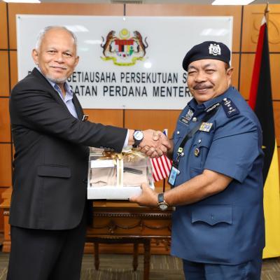 10 Jun 2024 - Kunjungan Hormat daripada Tuan Haji Norizan bin Yahya, Pengarah Kastam Negeri Sarawak