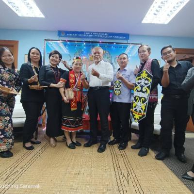 19 Jun 2024 -  Menyempurnakan Majlis Hari Gawai Dayak Pejabat Setiausaha Persekutuan Sarawak (PSUPS) 