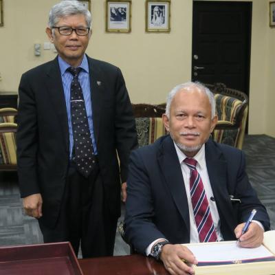 21 Jun 2024 -  Kunjungan Hormat kepada Yang Amat Arif Tan Sri Dato' Abdul Rahman bin Sebli, Hakim Besar Sabah dan Sarawak bertempat di Kompleks Mahkamah Negeri Sarawak, Kuching.