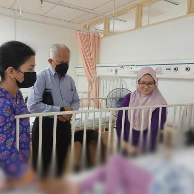 19 Julai 2024 - Menyantuni anak salah seorang warga PSUPS di Wad Pediatrik, Hospital Umum Sarawak