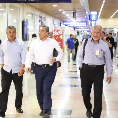 9 Oktober 2024 - Berada di LTAK bagi menyambut ketibaan Ketua Setiausaha Negara (KSN), YBhg. Tan Sri Dato' Sri Shamsul Azri bin Abu Bakar, yang hadir ke Sarawak sempena Majlis Aspirasi Kepimpinan KSN dan juga Majlis Amanat Perdana Integriti.