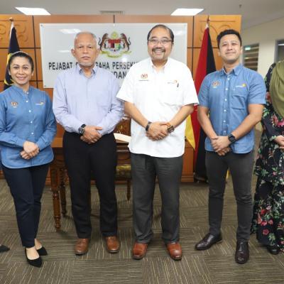 14 Oktober 2024 - Menerima kunjungan hormat daripada Encik R. Mohd Andriansyah R. Ade Daud, Ketua Jabatan Perhubungan Franchise (FRD), Perbadanan Nasional Berhad (PERNAS).