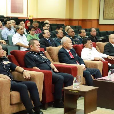 3 Januari 2025 - Menyaksikan siaran langsung Majlis Perjumpaan YAB Perdana Menteri Bersama-sama Warga Jabatan Perdana Menteri (JPM) serta Amanat Tahun Baharu 2025 secara atas talian di Auditorium, Bangunan Sultan Iskandar, Kuching