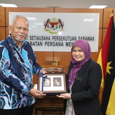 9 Januari 2025 - Menerima kunjungan hormat daripada Puan Nur Huda binti Mohammad Imran, Pengarah Jabatan Perhubungan Perusahaan Sarawak