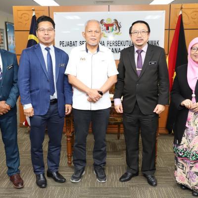 15 Januari 2025 - Telah menerima kunjungan daripada Encik Omar bin Haji Mahli, Pengarah Jabatan Pendidikan Negeri Sarawak.