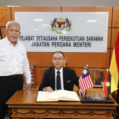 10 Februari 2025 - Menerima kunjungan hormat daripada Encik Mohamad Faizal bin Lamat, Pengurus Pusat Latihan Kenegaraan Sampadi, Akademi Kenegaraan Malaysia (AKM), Pejabat Perdana Menteri.