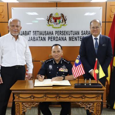 10 Februari 2025 - Menerima kunjungan perpisahan daripada YDH DCP Datuk Ibrahim bin Darus, Timbalan Pesuruhjaya Polis, Polis DiRaja Malaysia Kontinjen Sarawak.