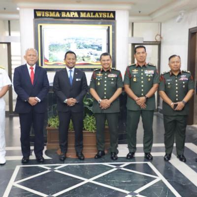 17 Februari 2025 - Menghadiri Mesyuarat Isu-isu Projek Pembangunan Kementerian Pertahanan di Sarawak, bertempat di Bilik Mesyuarat Utama, Wisma Bapa Malaysia, Kuching.