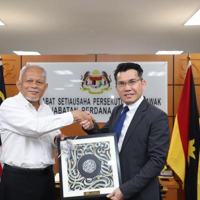 18 Februari 2025 - Menerima kunjungan hormat daripada Profesor Dr. Firdaus Abdullah, Rektor UiTM Cawangan Sarawak 