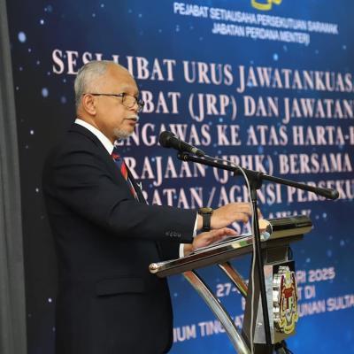 28 Februari 2025 -  Menyampaikan ucapan penutupan bagi Sesi Libat Urus Jawatankuasa Ruang Pejabat (JRP) Sarawak dan Jawatankuasa Pengawas ke atas Harta-harta Kerajaan (JPHK) di Auditorium Tingkat 17, Bangunan Sultan Iskandar, Kuching hari ini.