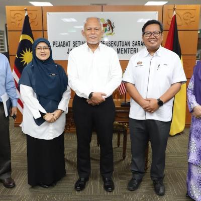 4 Mac 2025 - Menerima kunjungan hormat daripada Encik Mohd Junaidi bin Abd Aziz, Pengarah Kolej Matrikulasi Sarawak hari ini.