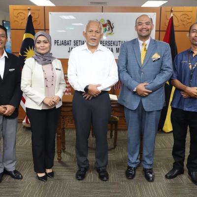 18 Mac 2025 - Menerima kunjungan hormat daripada Encik Suwardy bin Abd Syukor, Pengarah Cawangan Sarawak, Perbadanan Pembangunan Perdagangan Luar Malaysia (MATRADE)