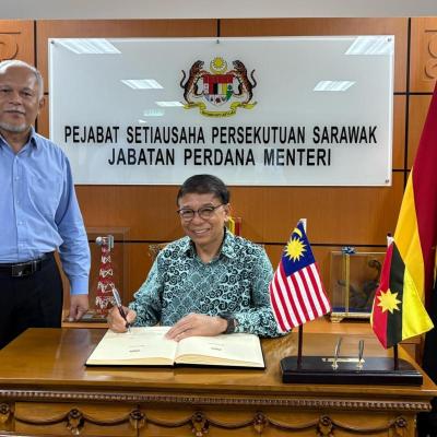 21 April 2025 –  Menerima kunjungan hormat daripada YBhg. Dato' Dr. Haji Roslan bin Hussin, Ketua Pengarah Akademi Kenegaraan Malaysia