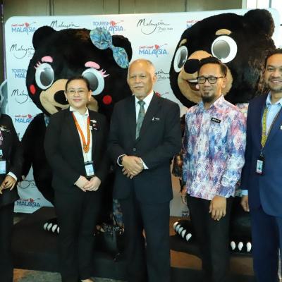 24 April 2025 -  Telah menghadiri Majlis Perasmian Mesyuarat Majlis Komuniti Sosio-Budaya ASEAN (ASCC) ke-33 bertempat di Hotel Sheraton, Kuching.