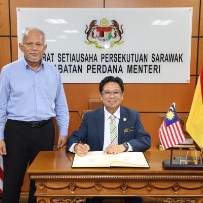 7 Mei 2025 – Menerima kunjungan hormat daripada Encik Tan Hun Seang, Pegawai Tadbir Khas Kanan kepada YB Datuk Amar Professor Dr. Sim Kui Hian, Timbalan Premier Sarawak dan Menteri Kesihatan Awam, Perumahan dan Kerajaan Tempatan Sarawak.