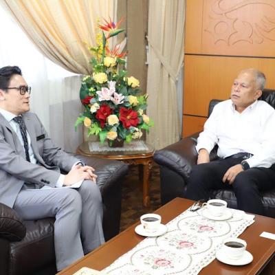 20 Mei 2025 – Menerima kunjungan hormat daripada Encik Rizal bin Dato’ Nainy, Ketua Pegawai Eksekutif SME Corporation Malaysia.