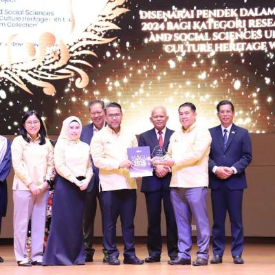 21 Mei 2025 – Menghadiri Majlis Anugerah Gemilang UNIMAS (MAGU) 2025 yang berlangsung di Arena Gemilang, DeTAR Putra, UNIMAS.