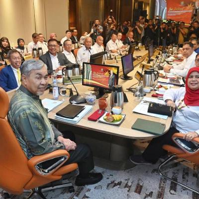 30 Mei 2025 – Menghadiri Mesyuarat Khas Program/Projek Pembangunan Sarawak anjuran Kementerian Kemajuan Desa dan Wilayah (KKDW) yang dipengerusikan oleh Timbalan Perdana Menteri, YAB Datuk Patinggi Dr Ahmad Zahid Hamidi.