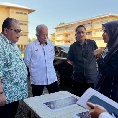 23 Jun 2025, Isnin - Ketibaan YBhg. Datuk Abd Shukor bin Mahmood, Timbalan Ketua Setiausaha Kanan (TKSUK), Jabatan Perdana Menteri (JPM) telah disambut oleh pegawai-pegawai daripada JPM dan Pejabat Setiausaha Persekutuan Sarawak .