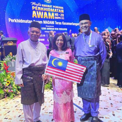 15 Ogos 2025, Jumaat - Menghadiri 𝗠𝗮𝗷𝗹𝗶𝘀 𝗔𝗺𝗮𝗻𝗮𝘁 𝗣𝗲𝗿𝗱𝗮𝗻𝗮 𝗣𝗲𝗿𝗸𝗵𝗶𝗱𝗺𝗮𝘁𝗮𝗻 𝗔𝘄𝗮𝗺 𝗞𝗲-𝟮𝟬 (𝗠𝗔𝗣𝗣𝗔 𝗫𝗫) 𝟮𝟬𝟮𝟱 bertemakan Perkhidmatan Awam MADANI Teras Kecemerlangan yang disempurnakan oleh YAB Dato' Seri Anwar bin Ibrahim, Perdana Menteri .