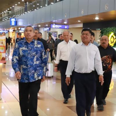 28 Ogos 2025, Khamis -Berada di Lapangan Terbang Antarabangsa Kuching (LTAK) bagi menghantar pulang YBhg. Tan Sri Shamsul Azri bin Abu Bakar,(KSN), dan YBhg. Tan Sri Wan Ahmad Dahlan bin Haji Abdul Aziz,(KPPA)