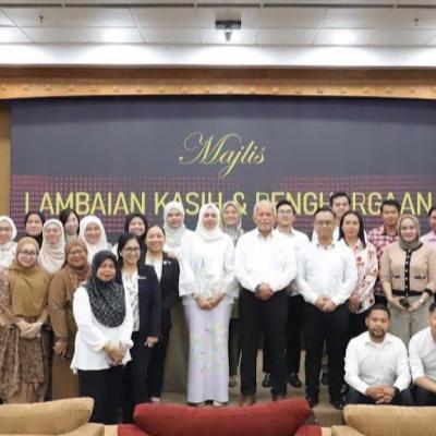 22 September 2025, Isnin - Menyempurnakan Majlis Lambaian Kasih dan Penghargaan yang diadakan sebagai tanda ingatan kepada 3 orang warga Pejabat Setiausaha Persekutuan Sarawak (PSUPS) yang telah dan bakal bertukar ke jabatan lain.