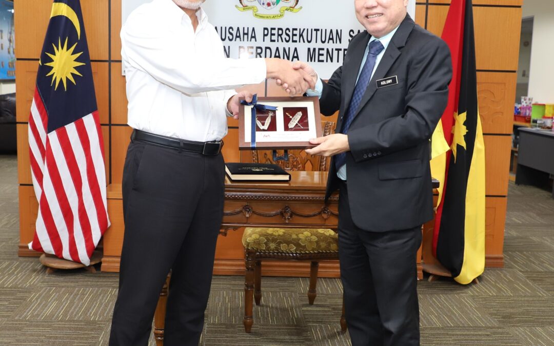 28 January 2025 – Received a courtesy visit from Mr. Kolony anak Gunting, Director of the Sarawak Regional Digital Ministry Office.