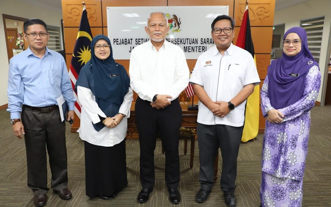 4 March 2025 – Received a courtesy visit from Mr. Mohd Junaidi bin Abd Aziz, Director of Sarawak Matriculation College today.