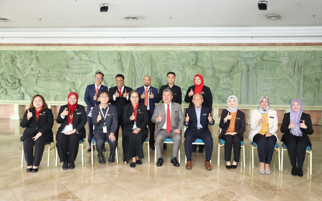 January 14, 2025 – A Visit Session was held for YBrs. Mr. Awang Zamhari bin Awang Mahmood, Director of Land and Survey Sarawak at the Sarawak Land and Survey Department Headquarters, Menara Pelita