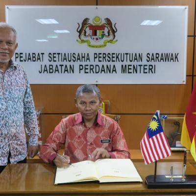 20 Jun 2024 – Kunjungan Hormat daripada Pengarah-pengarah Politeknik dan Kolej Komuniti (POLYCC) Kementerian Pendidikan Tinggi Zon Sarawak yang diketuai oleh Encik Samsuddin bin Mohd. Saleh, Pengarah Politeknik Kuching Sarawak