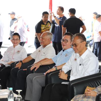 16 November 2024 – Attending the Healthy Malaysia National Agenda (ANMS) Tour Program and the Sarawak Regional Level Madani Afiat Program 2024 which took place at the Petra Jaya Celebration Square, State Stadium Complex, Kuching.